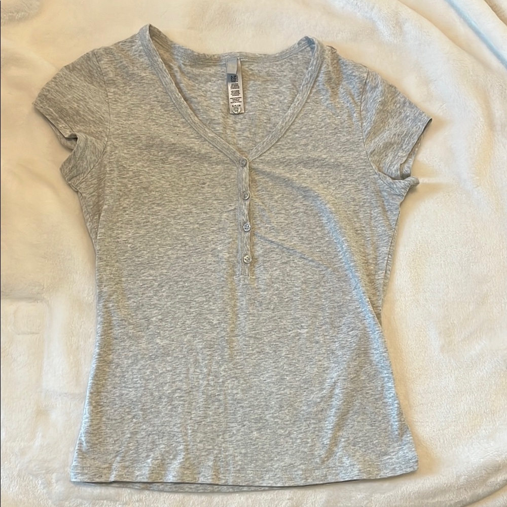 SKIMS V-neck Gray Henley Short Sleeve Top Size Small